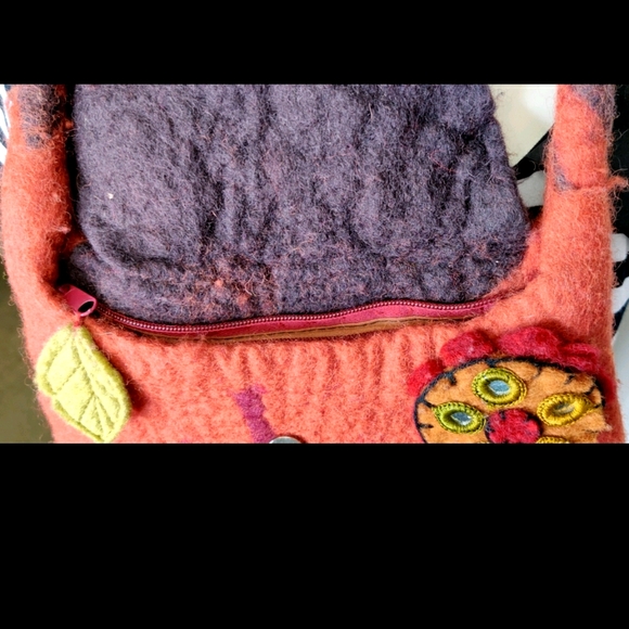 Nepalese Wool Felted Shoulder Bag - Picture 6 of 11
